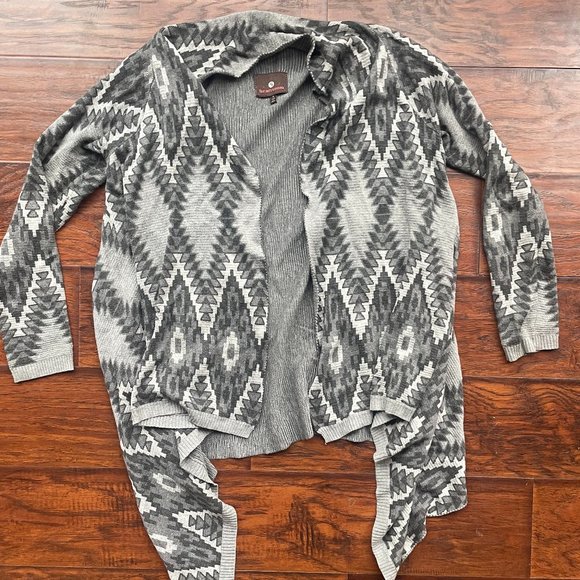 HeartLoom Geometric Drape Cardigan - Picture 3 of 7